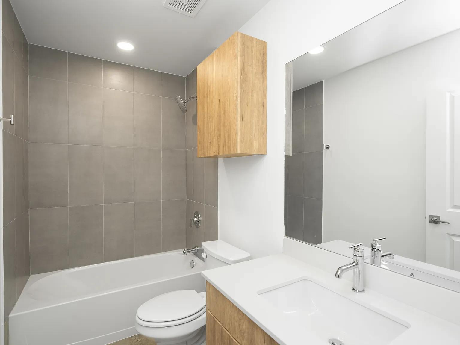 2 bed, 1012 sqft, $1,300 — Photo 4