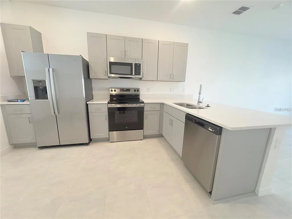 2 bed, 2.5 bath, 1350 sqft, $1,690 — Photo 2