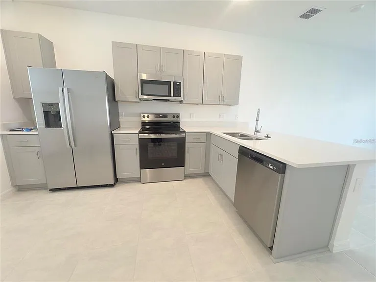2852 Skyline Loop — Photo 2
