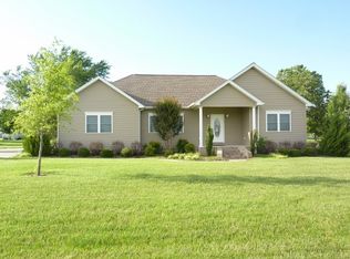 304 Smiths Ln, Mayfield, KY 42066