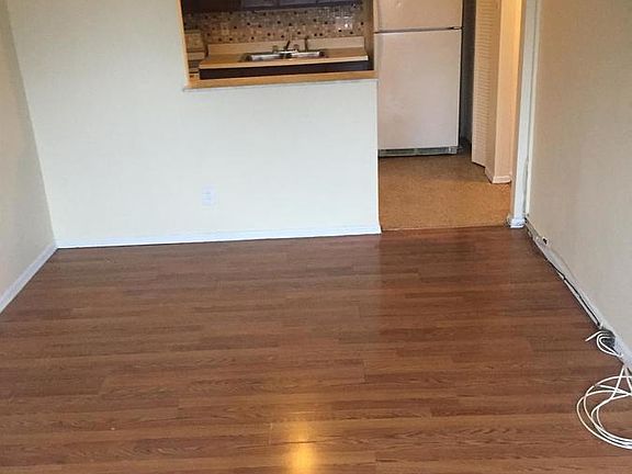3rd image of 4770 Kings Dr APT D
