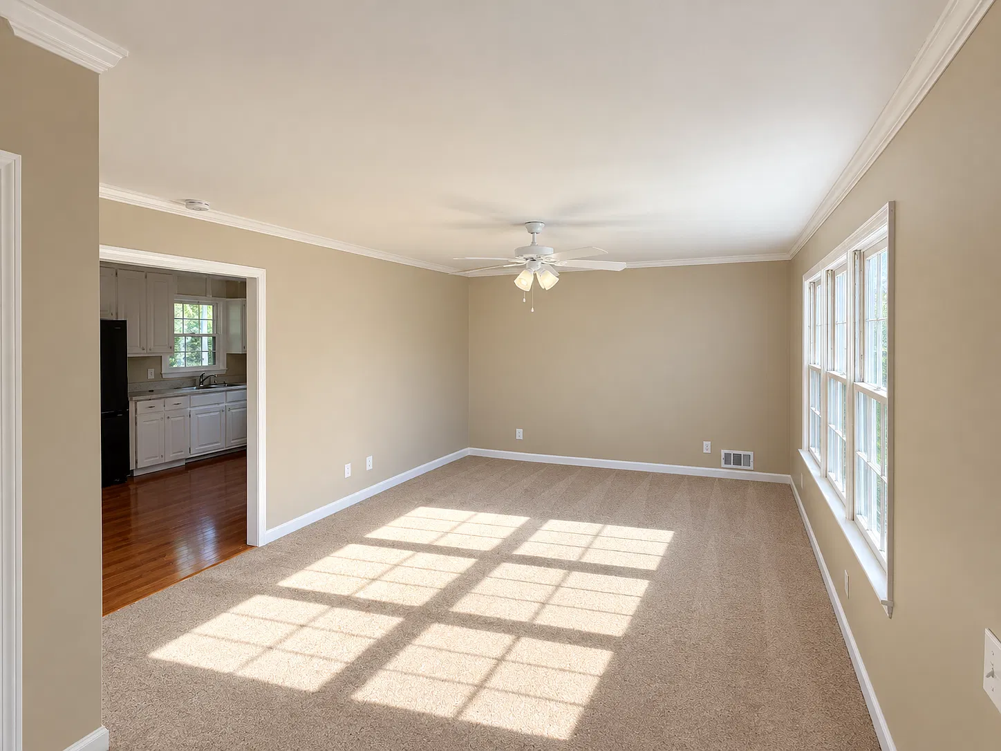3 bed, 1435 sqft, $1,945 — Photo 2