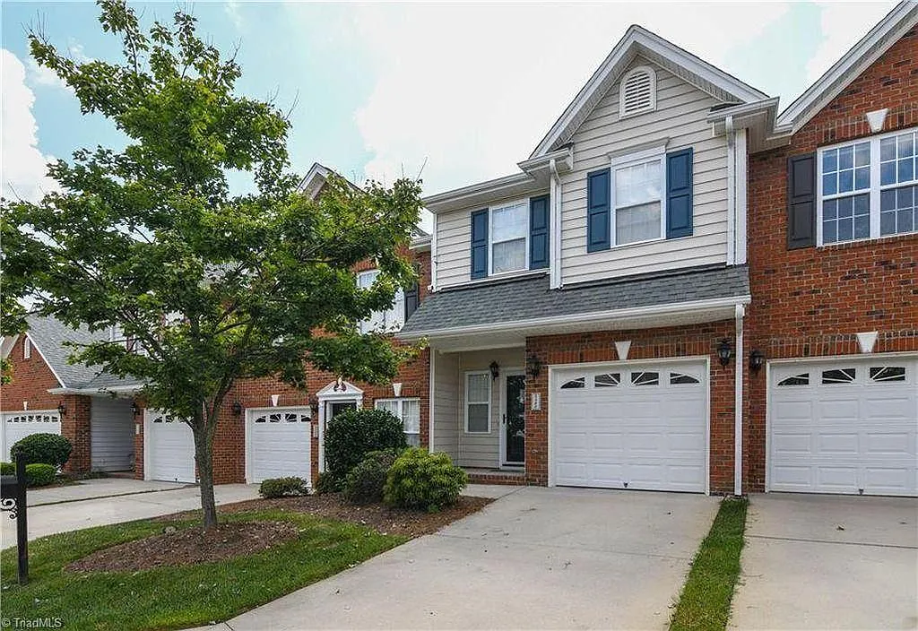 3 bed, 2.5 bath, 1448 sqft, $1,850 — Photo 3
