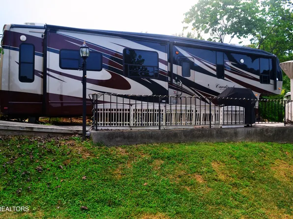 8450 State Highway 73 #68, Townsend, TN 37882