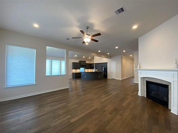 5th image of 17902 Glenlora Ct