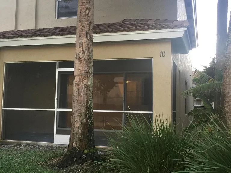 401 SW 120th Ave — Photo 37