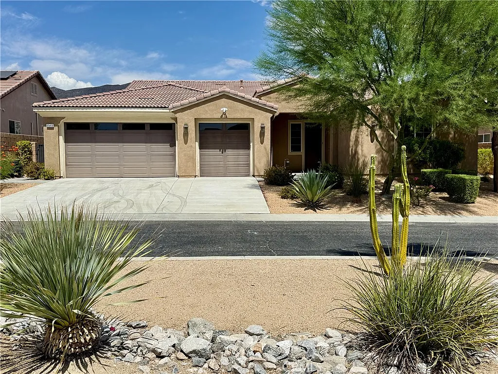 3 bed, 2.5 bath, 2659 sqft, $3,495 — Photo 2