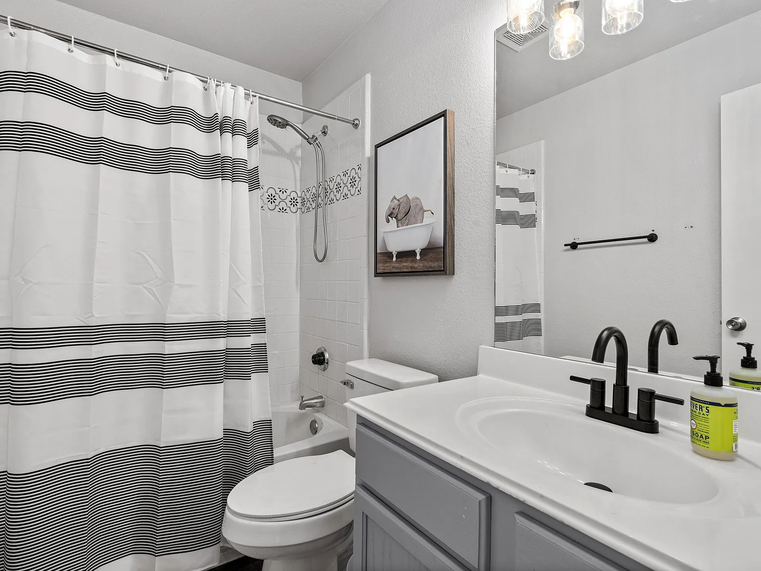 4 bed, 3.0 bath, 2851 sqft, $724 — Photo 3
