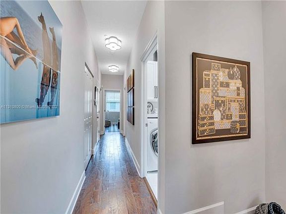 4th image of 2957 Saint Thomas Dr