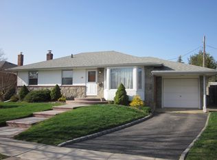 48 Birchwood Park Dr, Syosset, NY 11791