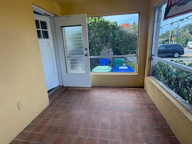 2770 SW 30th Ave #1 — Photo 5