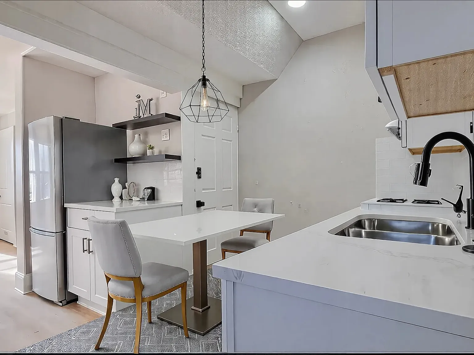 121 W Moore St — Photo 2