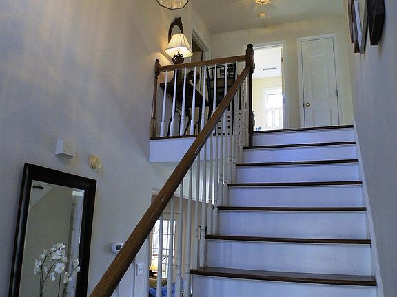 3rd image of 109 Marguerite Dr