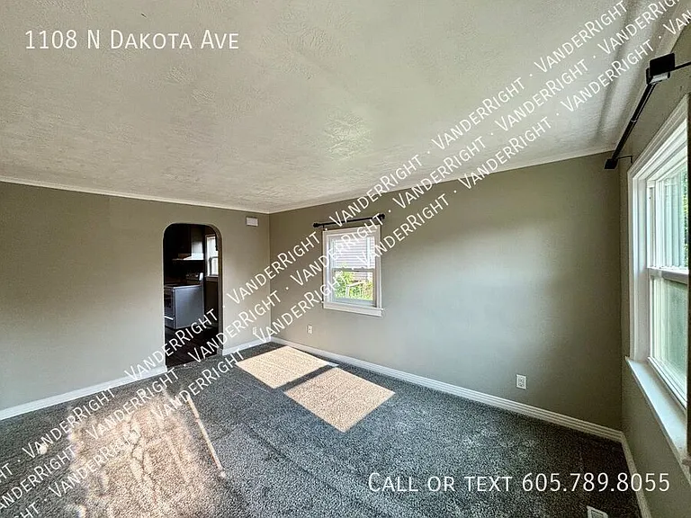 1108 N Dakota Ave — Photo 2