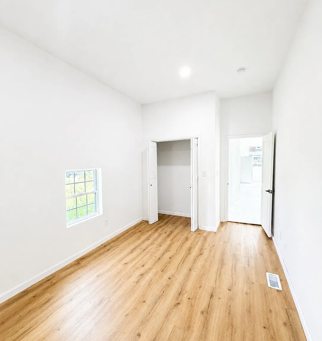 2 bed, $1,400 — Photo 4