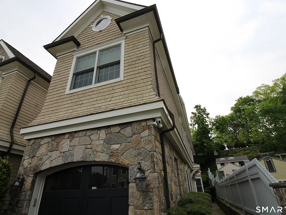 288 Davis Ave #1