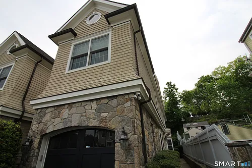 288 Davis Ave #1 Photo 1
