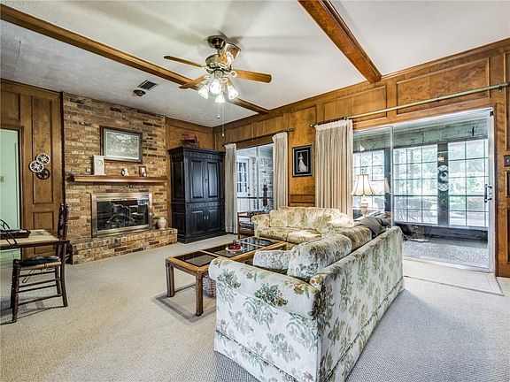 3rd image of 2408 Canterbury Dr