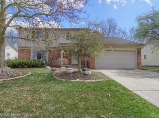 24802 Sarah Flynn Dr, Novi, MI