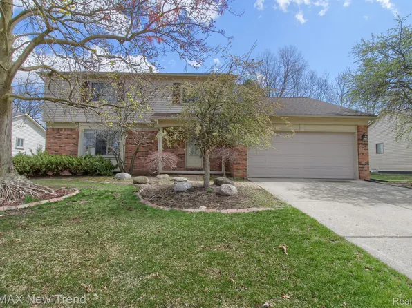 24802 Sarah Flynn Dr, Novi, MI 48374