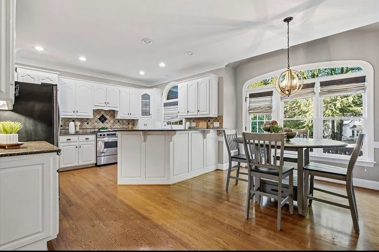 4 bed, 3.5 bath, 3700 sqft, $3,600 — Photo 2