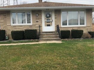 4108 Apple Creek Dr, Brooklyn, OH 44144