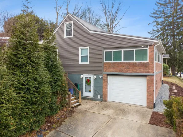 2052 McKinney Rd, Monroeville, PA 15146