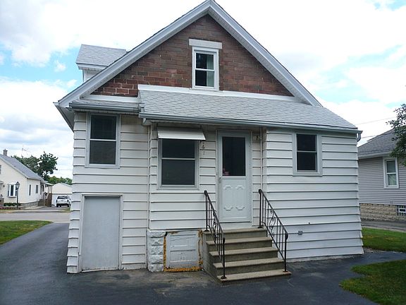2nd image of 1915 N Hickory St
