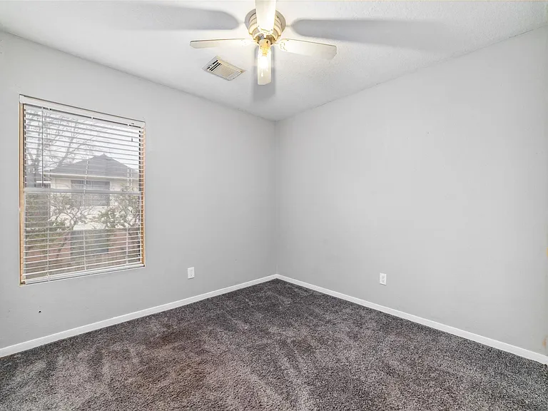 10810 Meadow Walk Ln — Photo 14