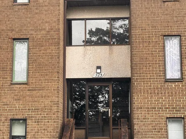 525 Florida Ave APT 202, Herndon, VA 20170