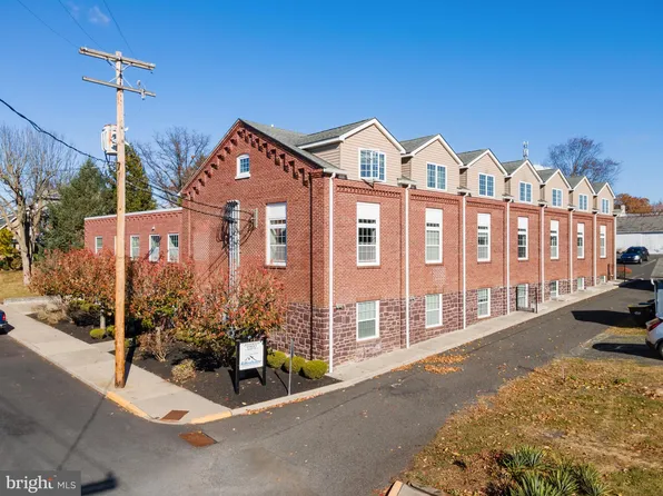 413 Jefferson St Unit 8, East Greenville, PA 18041