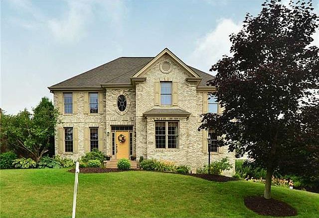 1st image of 202 Crescent Ct