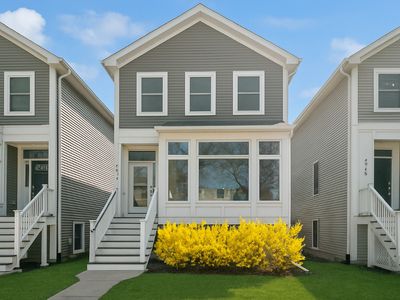 4917 W Dakin St, Chicago, IL, 60641