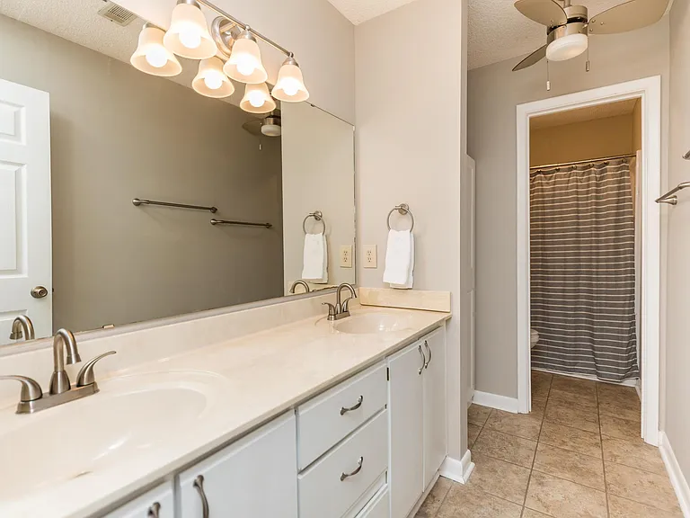 134 Sussex Dr — Photo 10