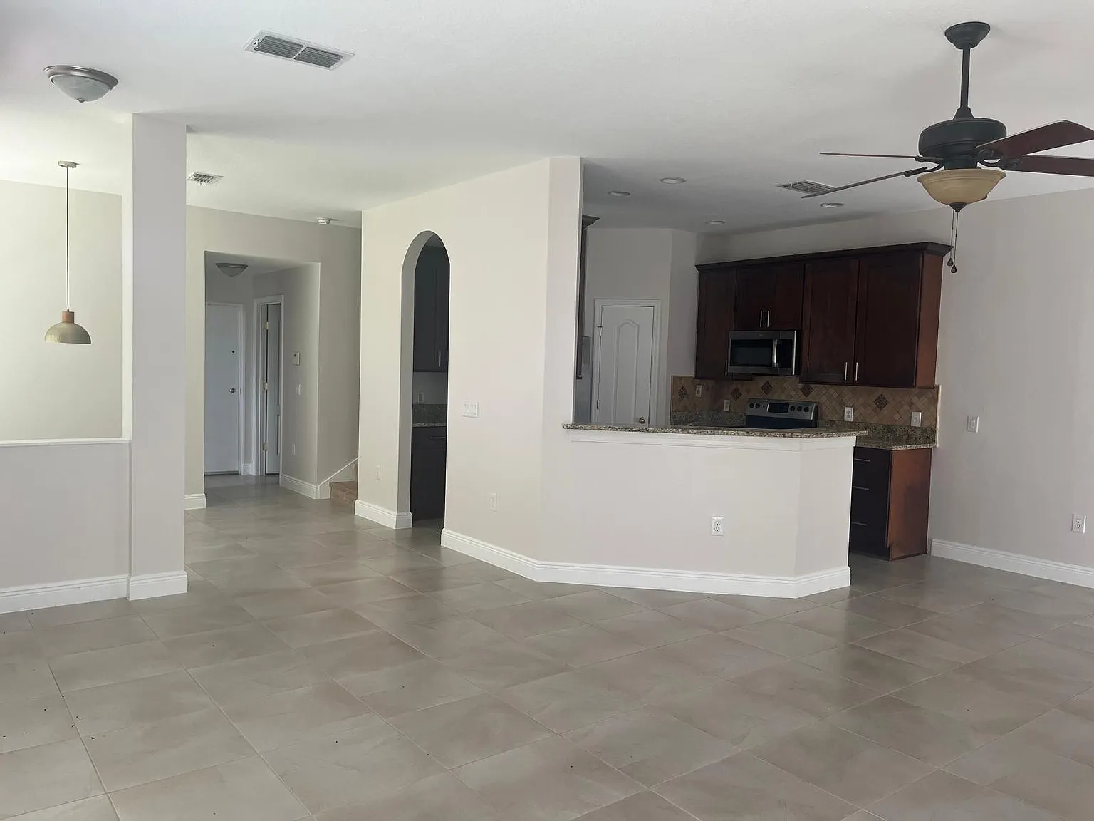 3 bed, 2.5 bath, 1705 sqft, $2,000 — Photo 4