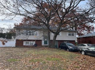 21 Driftwood Dr, Albany, NY 12205