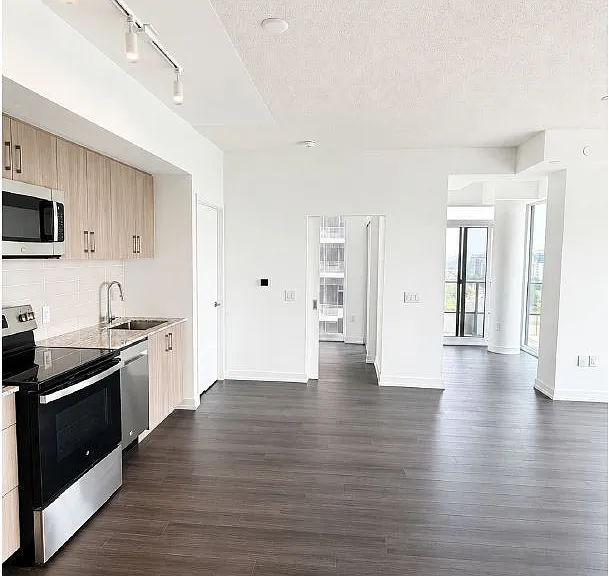 4010 Eglinton Ave W #913 — Photo 8