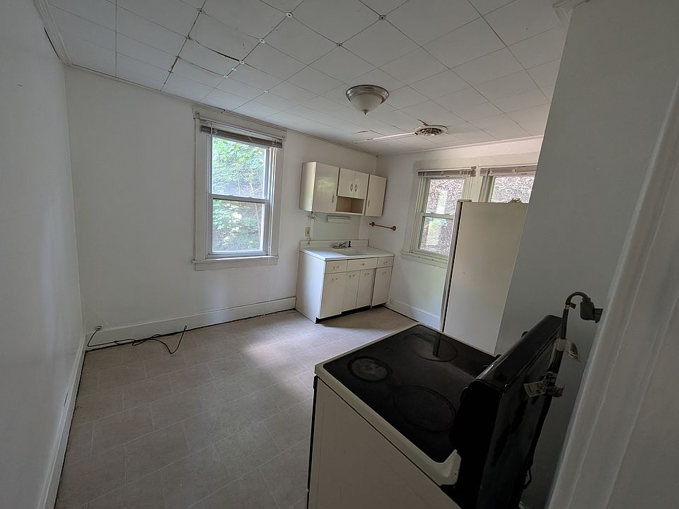 1st image of 1253 Chartiers Ave Floor 2