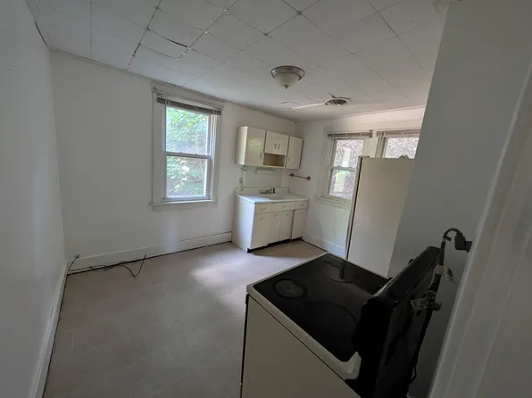 1253 Chartiers Ave Floor 2, Pittsburgh, PA 15220
