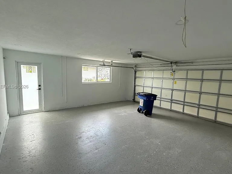 111 E North Shore Ave — Photo 28
