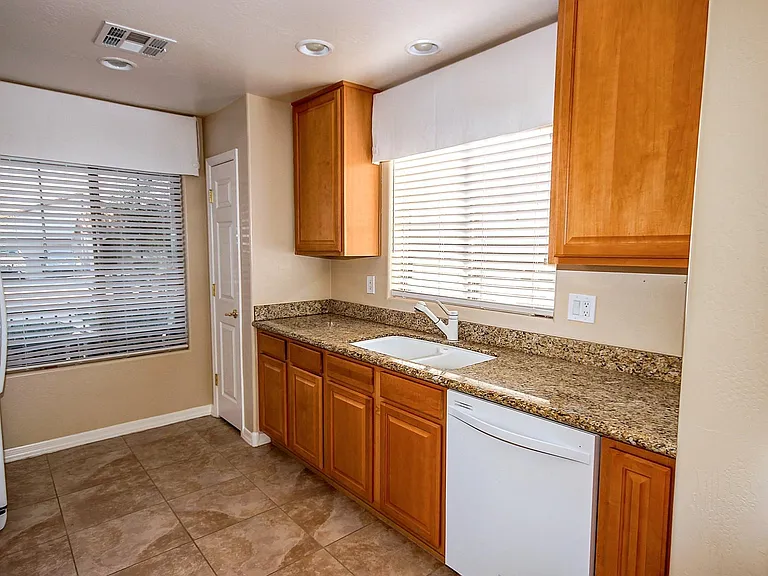12754 W Desert Mirage Dr — Photo 7