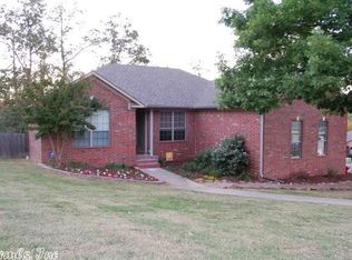 95 Emerald Dr, Maumelle, AR 72113