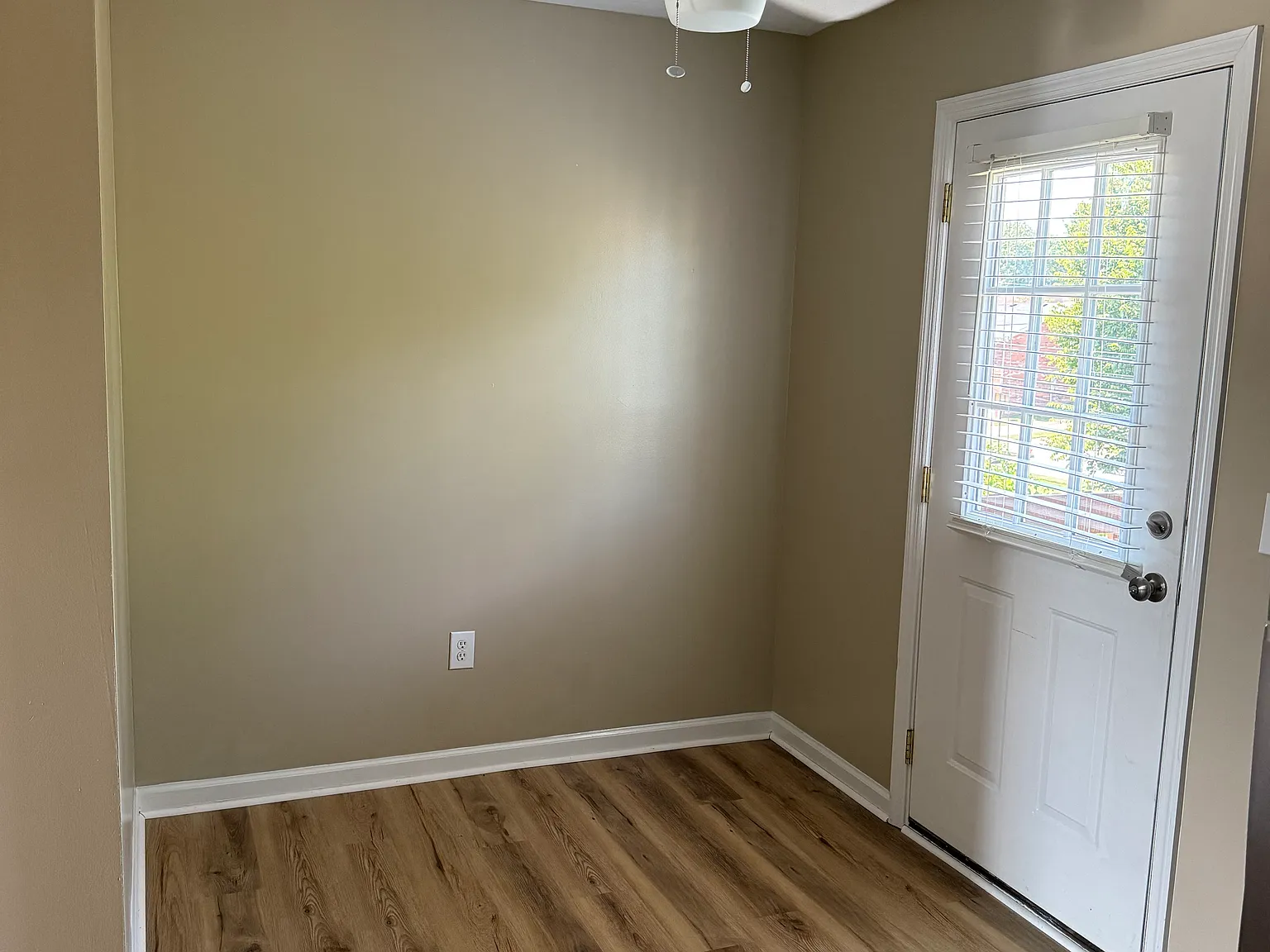 2 bed, 1.5 bath, $1,100 — Photo 4