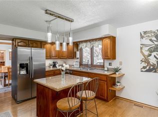 5105 Cody Dr, West Des Moines, IA 50265