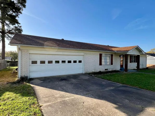 1523 Young St, Henderson, TX 75654