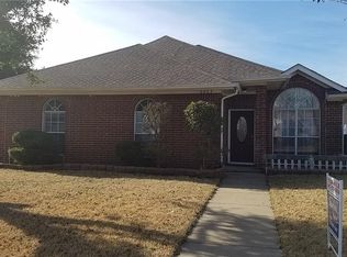 2853 Perrine Pl, Grand Prairie, TX 75052