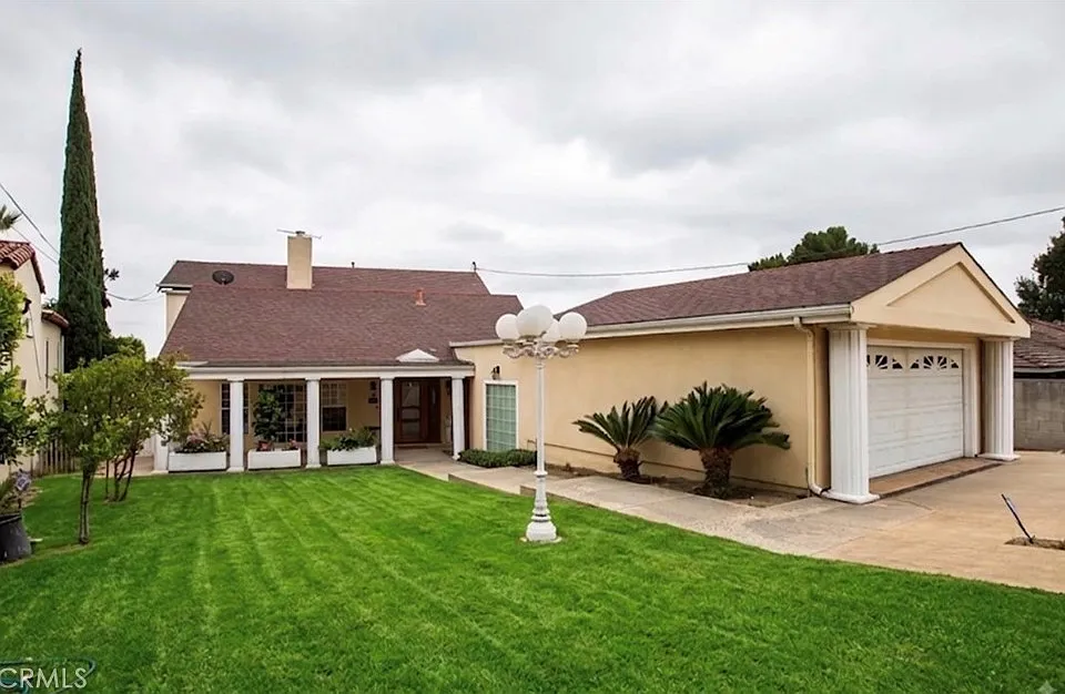 314 W Kenneth Rd