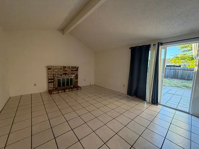 4015 Deer Hill Dr — Photo 5