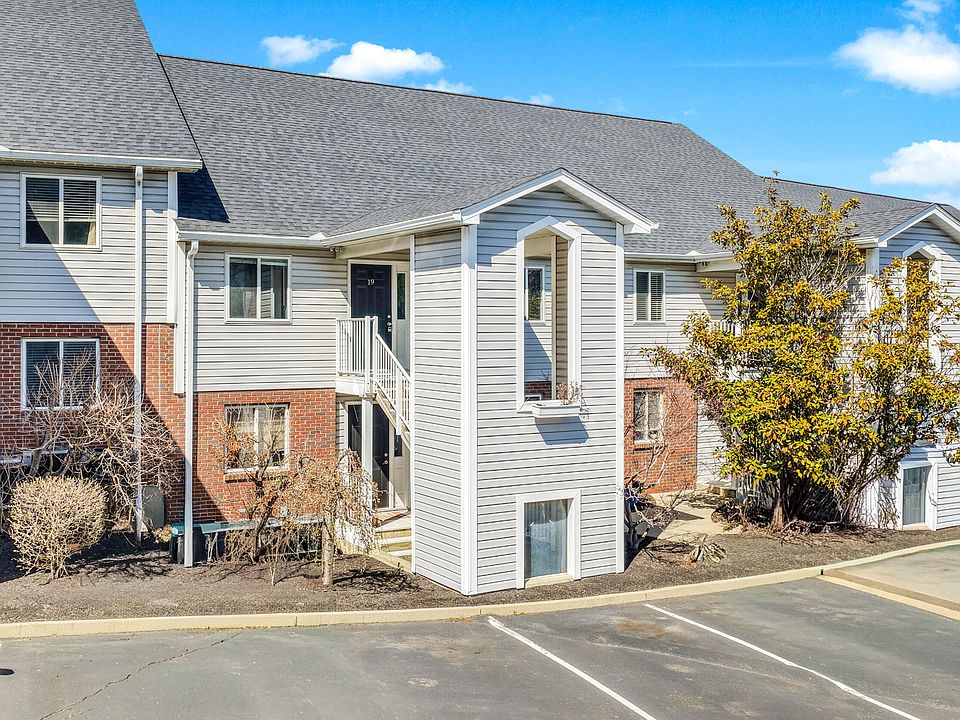 1st image of 19 Carriage House Dr