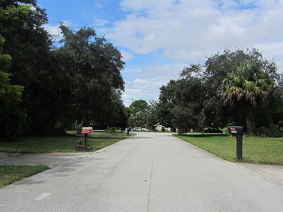 2nd image of 550 Cleo Ln